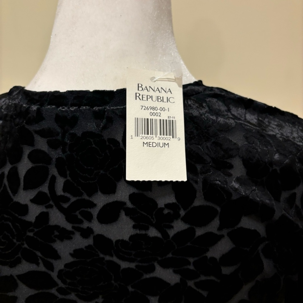 Banana Republic Black Burnout Velvet Floral Top – Size M (NWT) - Picture 4 of 5